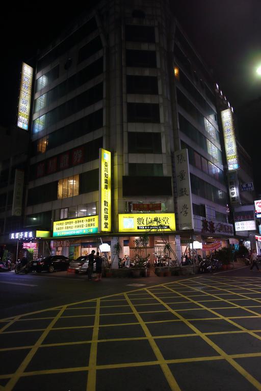 Hotel Fun House - Douliu Branch Extérieur photo
