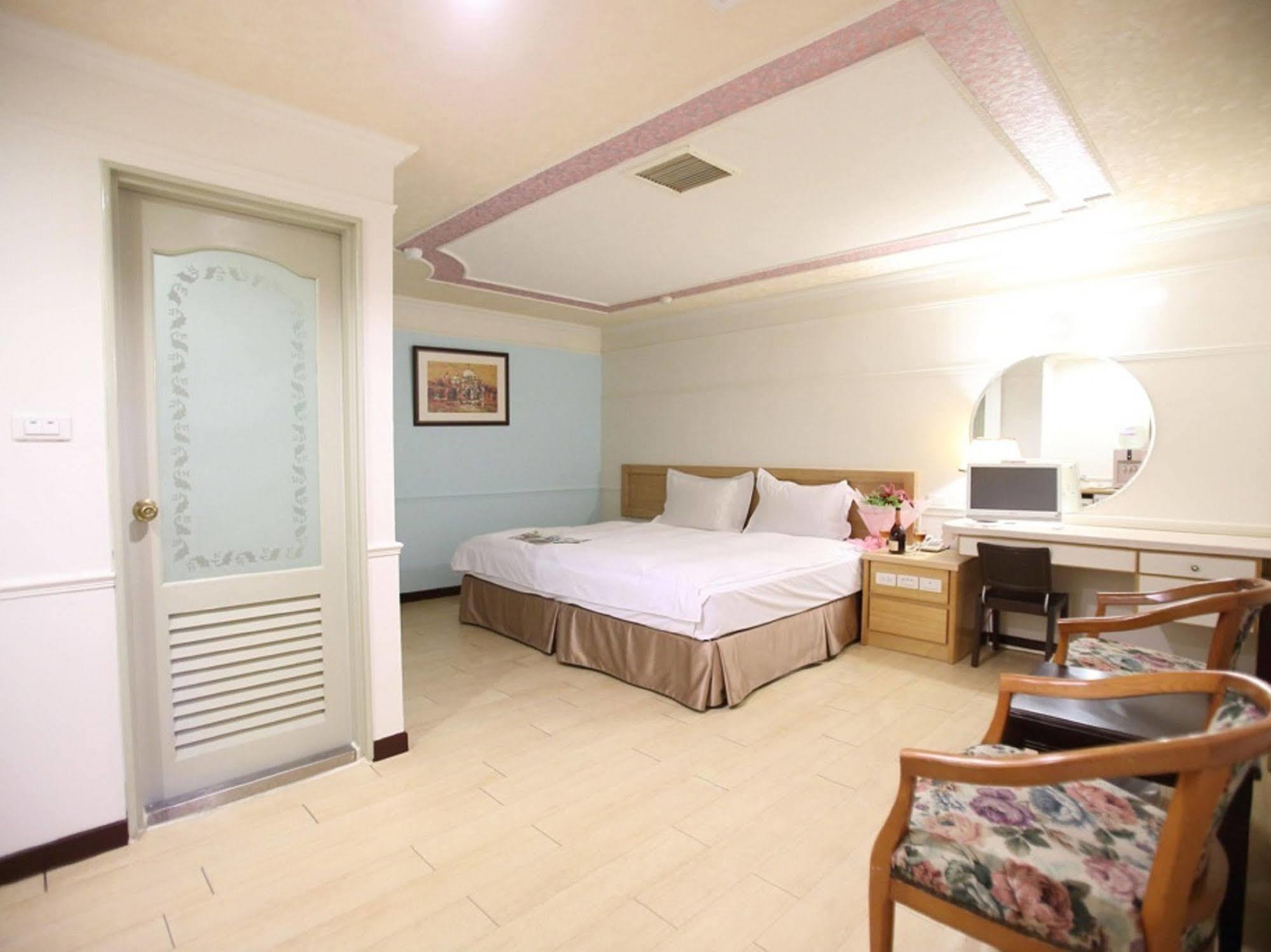 Hotel Fun House - Douliu Branch Extérieur photo