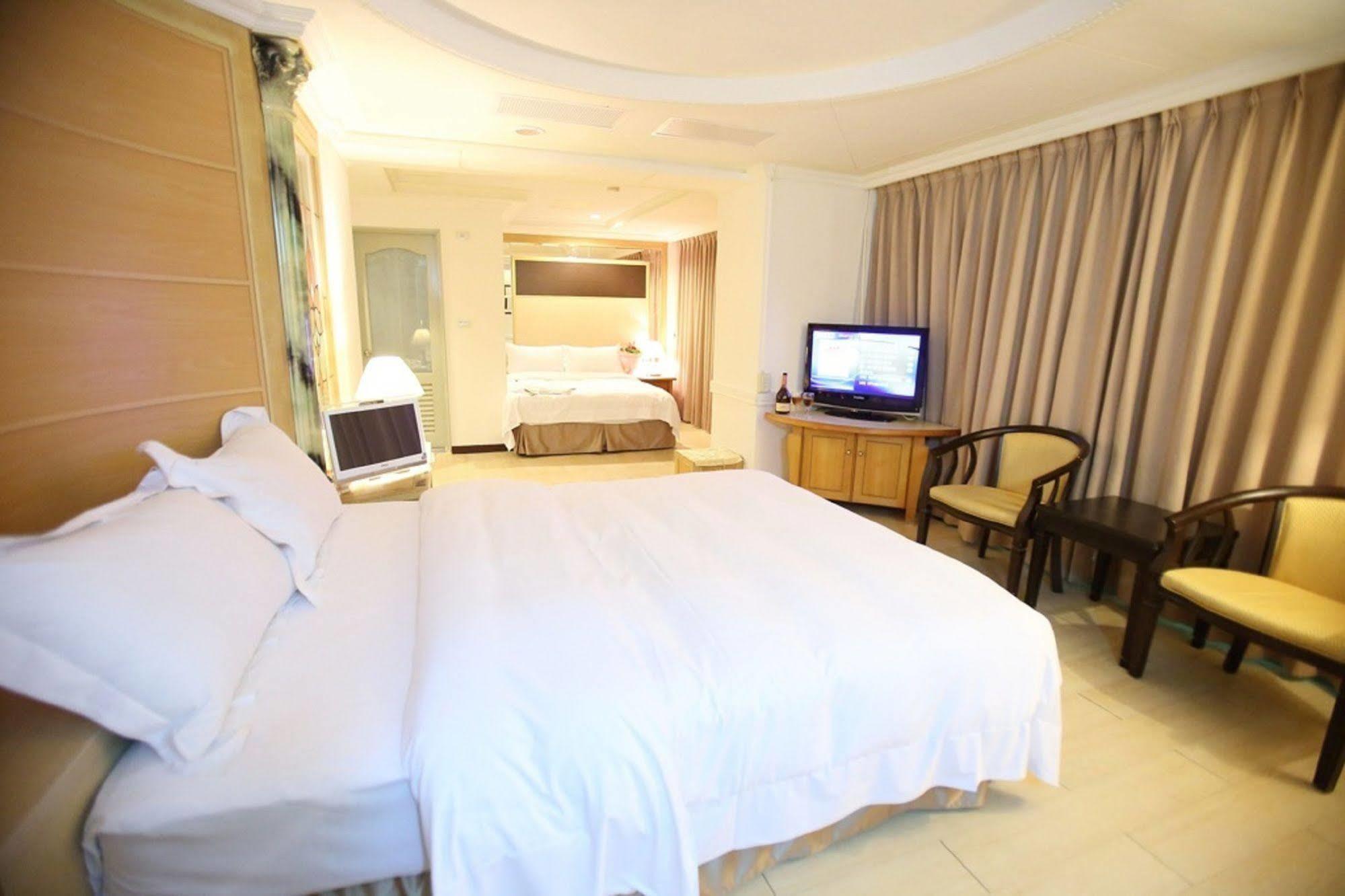 Hotel Fun House - Douliu Branch Extérieur photo