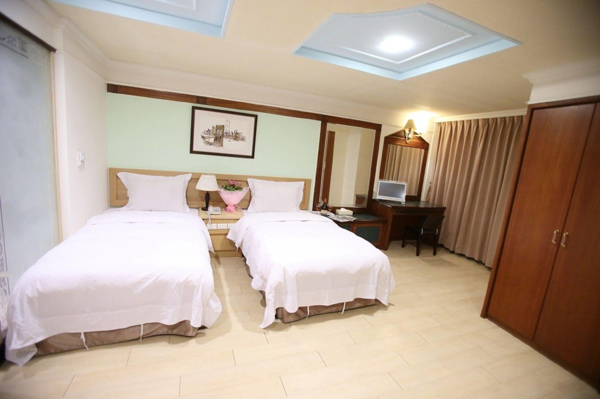 Hotel Fun House - Douliu Branch Extérieur photo