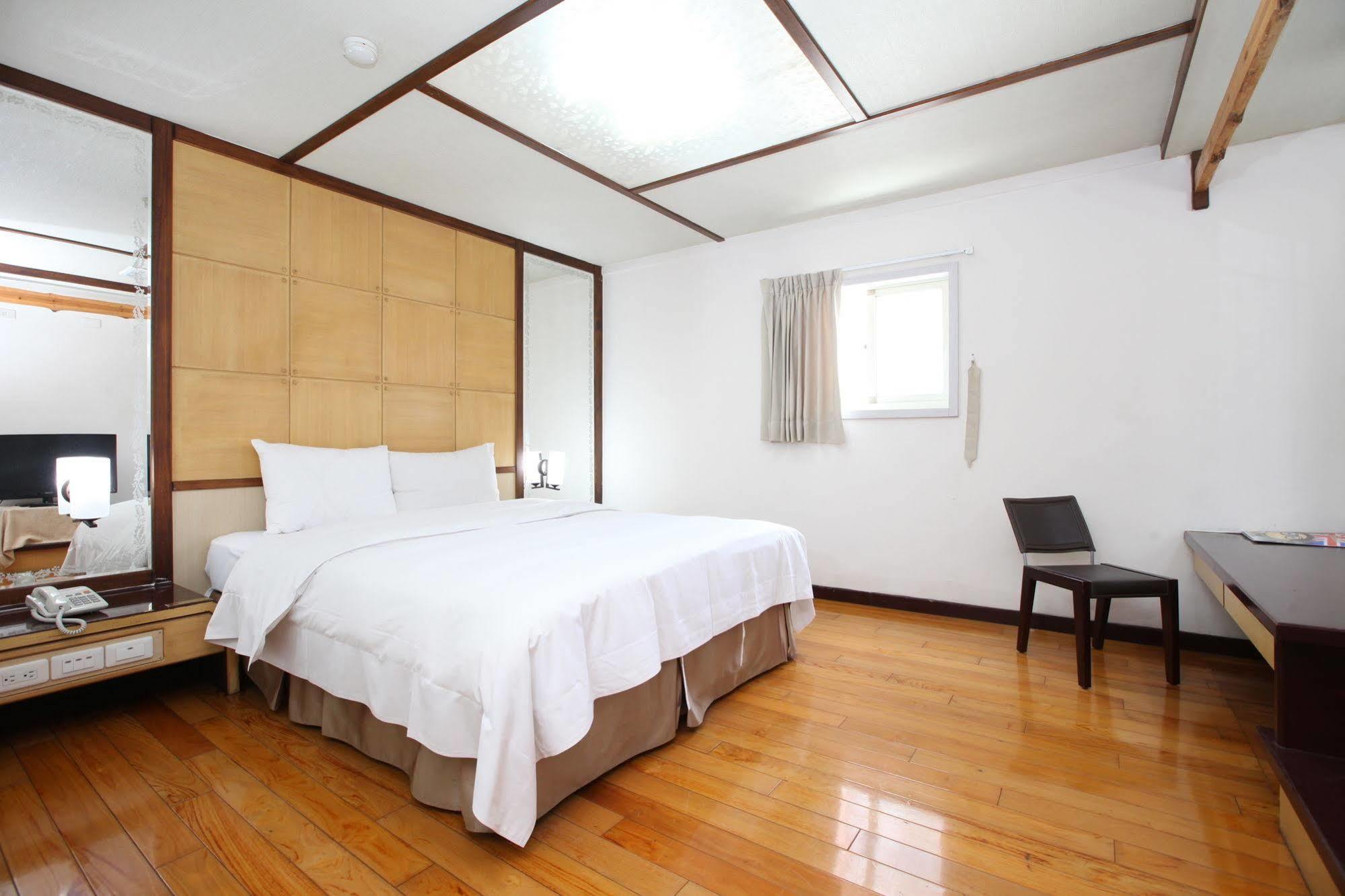 Hotel Fun House - Douliu Branch Extérieur photo