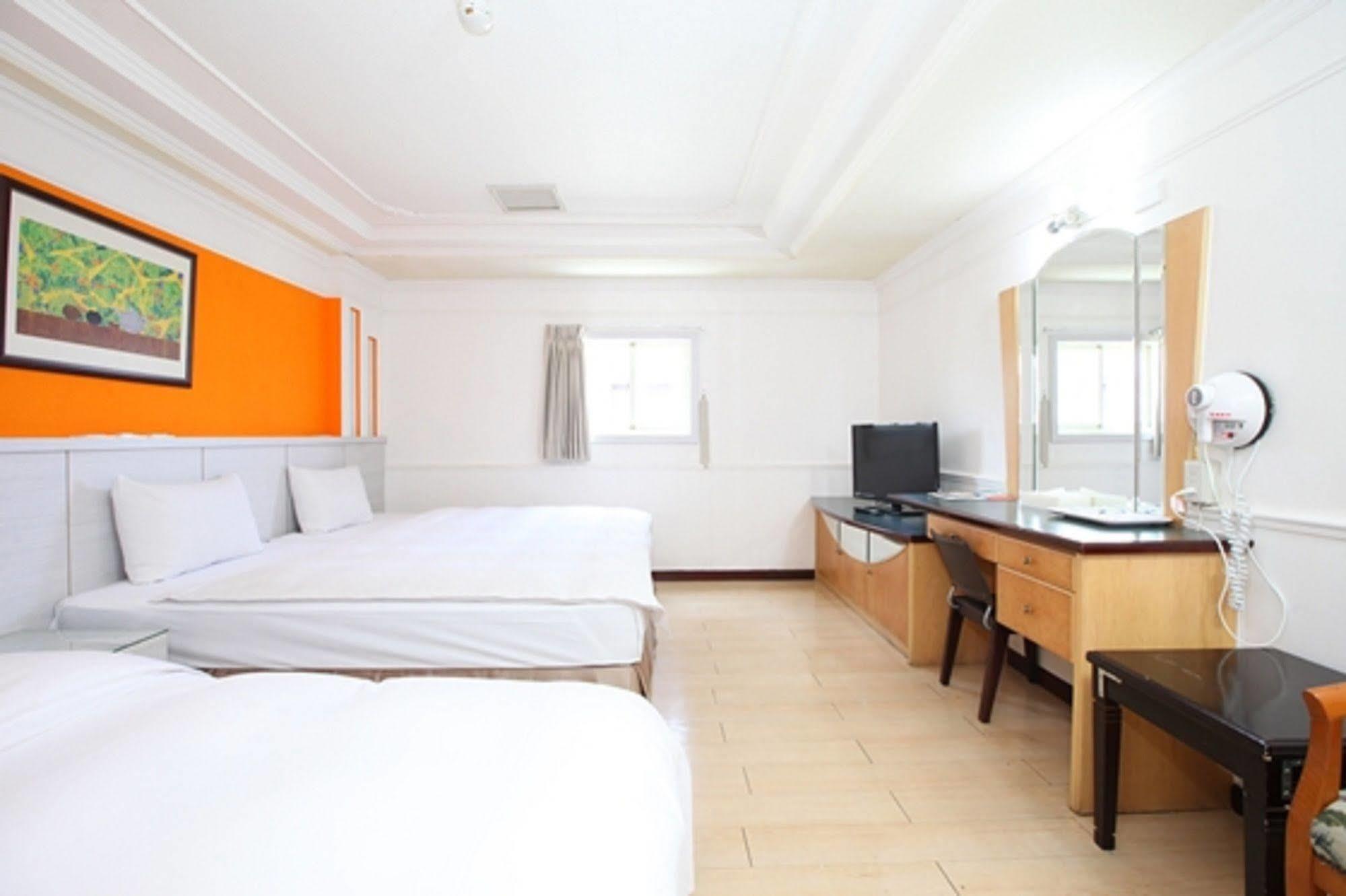 Hotel Fun House - Douliu Branch Extérieur photo